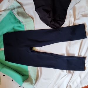 Lululemon Sz 2 Bundle Yin to my Yang Jacket  3/4 Leggings
